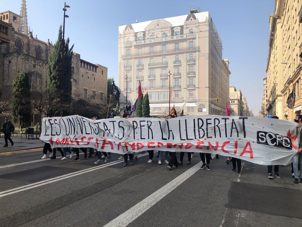 Students walk through central Barcelona, in a strike in support of rapper Pablo Hasel, on February 19, 2021 (by Cristina Tomàs White)